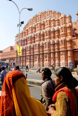Hawa Mahal 'de sokak sahnesi; Jaipur; Rajasthan; Hindistan