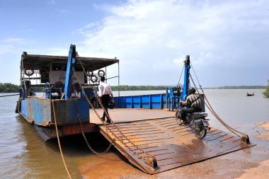 Gemi, feribot Madovi Nehri, Eski Goa, Hindistan 