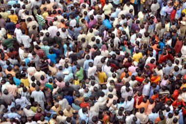Kalabalık yol, Govinda Gokul ashtami festivali, Bombay Mumbai, Maharashtra, Hindistan 'da bile handi görmek için toplandı. 