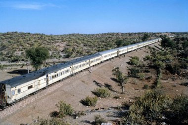 Tekerlekli Trendeki Saray