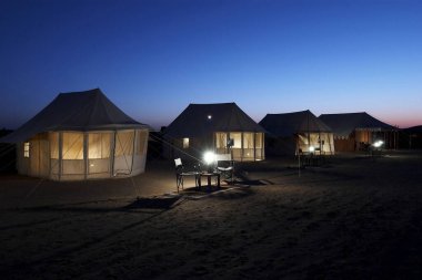 Sam Sand Dunes 'da tenteli odalar, Kraliyet Çöl Safarileri, Jaisalmer, Rajasthan, Hindistan