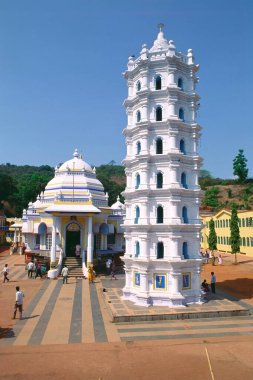 Shri Mangeshi veya Mangesh tapınağı ve deep stambh, Ponda, Goa, Hindistan 