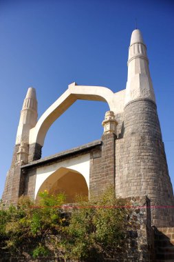 Shivneri kalesindeki Kamani Camii, Taluka Junnar, Pune bölgesi, Maharashtra, Hindistan 