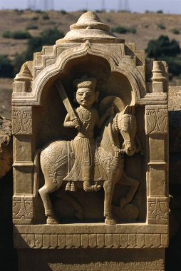 Barabagh, Jaisalmer, Rajasthan, Hindistan 'daki mezarlıklar. 