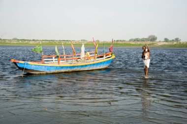 Yamuna nehrinde tekne, vrindavan, mathura, uttar pradesh, Hindistan, Asya