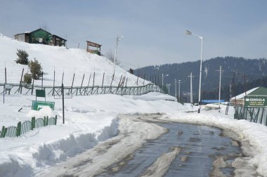 Karla kaplı yol, Gulmarg, kaşmir, Hindistan