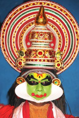 Kathakali dans gösterisi gösterisi Thekkady 'deki Mudra merkezinde, Kerala, Hindistan 2009