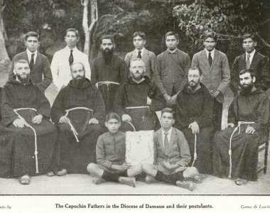 Şam Piskoposluğundaki Katolik Cemaati Capuchin Babaları ve yardakçıları Daman, Hindistan  