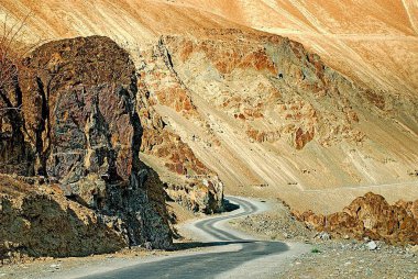 Kahverengi çöl dağları; Ladakh; Jammu ve Kashmir; Hindistan