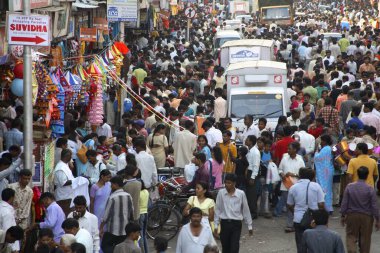 Yoldaki kalabalık, Diwali alışveriş ateşi, Dadar pazarı, Mumbai Bombay, Maharashtra, Hindistan 