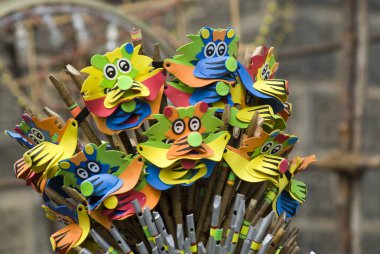 Thiruvannamalai, Tamil Nadu, Hindistan 'da renkli flüt satışı 