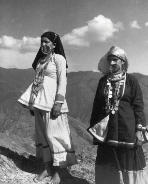 Hintli kırsal kadın Jaunsar Bhabar, Himalaya, Hindistan 1940 'larda 