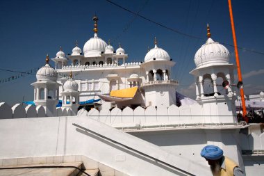 Anandpur Sahib Gurudwara 'nın Rupnagar ilçesindeki dış görünüşü, Punjab, Hindistan 