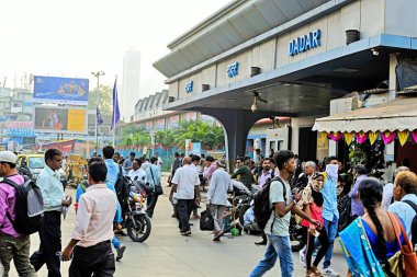 Dadar Tren İstasyonu Terminus girişi, Mumbai, Maharashtra, Hindistan, Asya 