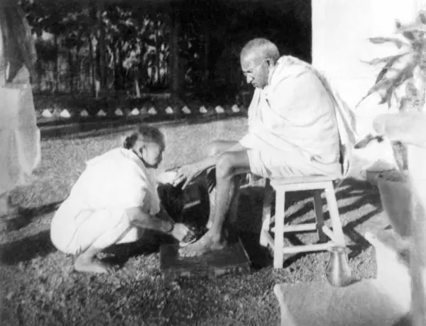 stock image Kasturba Gandhi washing Mahatma Gandhis feet at Bardoli, 1939, India  