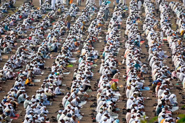 Toplu Müslümanlar Kimlik No l fitr namaz on ramzan id at lashkar e eidgaah maidan, Malegaon, Maharashtra, India 2-Ekim-2008 