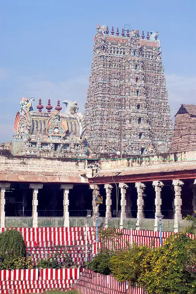 stock image Multistoreyed gopuram at Shree Meenakshi Sundareswarar temple, Madurai, Tamil Nadu, India 