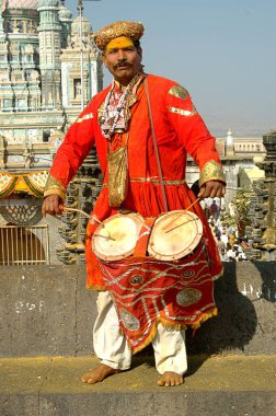 Hintli müzik enstrümanı Sambal Jejuri, Pune, Maharashtra, Hindistan 'da Khandoba' nın geçmişine sahip 