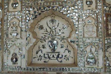 Amber kalesindeki Sheesh Mahal, Jaipur, Rajasthan, Hindistan 'daki sanat eserleri.