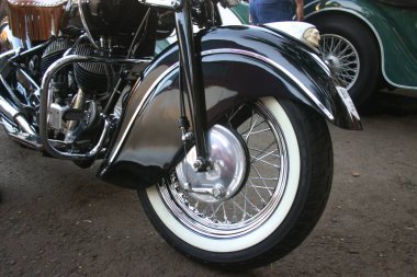 Fountain, Bombay Mumbai, Maharashtra, Hindistan 'da eski bisiklet sergisi. 