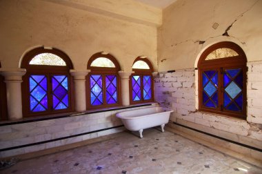 Miras mülkünün banyo alanı; Gujarat; Hindistan