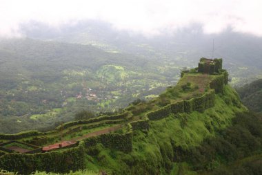 Pratapgad kalesi (yükseklik 1077 metre) 1657 yılında Mahaleshwar, Maharashtra, Hindistan 'da inşa edilmiştir. 