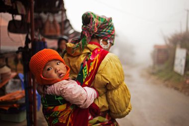 Anne ve oğlunun gündüz çekimleri, sapa, vietnam