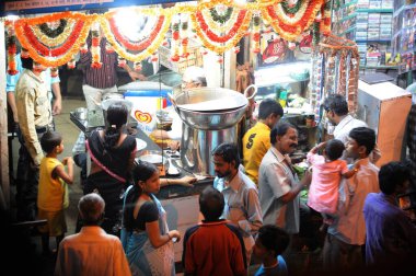 Kamathipura, Bombay, Mumbai, Maharashtra, Hindistan 'da sokak sahnesi  