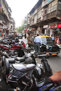 V.P. Yolu, Charni Yolu, Bombay Mumbai, Maharashtra, Hindistan 'daki eski toplu konut binaları. 