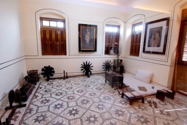 Mani Bhavan, Mahatma Gandhi 'nin Mumbai ziyareti sırasında kaldığı Bombay, Mumbai, Maharashtra, Hindistan' a dönüştürüldü. 