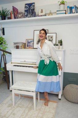 Jacqueline Fernandez, aktris, iç mimari.