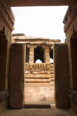 Durga tapınağı ya da Aihole, Karnataka, Hindistan 'daki kale tapınağı. 