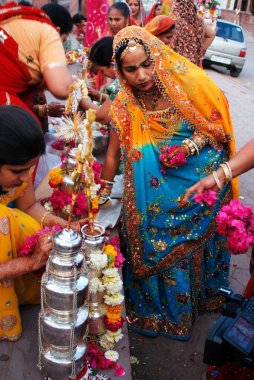 Rajasthani Marwari kadınları Gangaur, Jodhpur; Rajasthan; Hindistan HAYIR