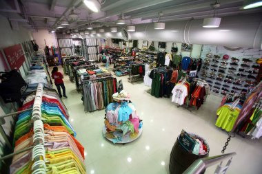 Andheri, Bombay Mumbai, Maharashtra, Hindistan 'daki Yağmacılık mağazasının görüntüsü 