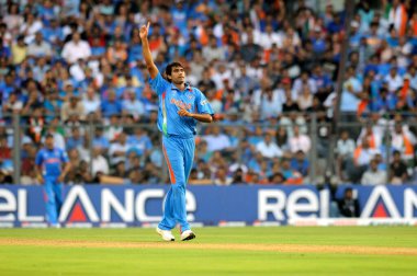 Hint bovling oyuncusu Munaf Patel, 2 Nisan 2011 tarihinde Mumbai 'deki Wankhede Stadyumu' nda oynanan Sri Lanka karşısında ICC Dünya Kupası finallerinde temyiz başvurusunda bulundu.