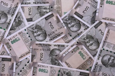 500 rupilik yeni Hint para birimi.