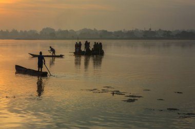 Dalpat sagar gölünde balıkçı teknesi, Jagdalpur, bastar, chhattisgarh, Hindistan, Asya 