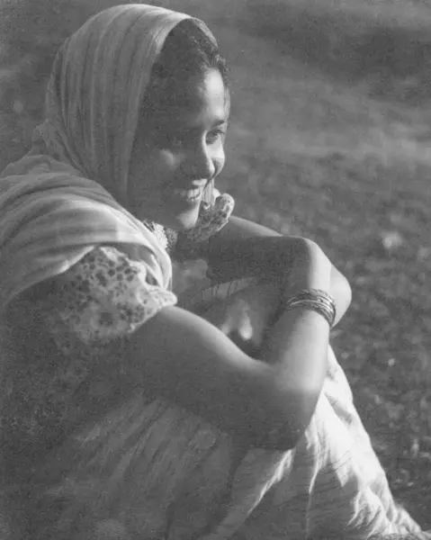 stock image old vintage outdoor portrait black and white early 1900s silver gelatin toned print Indian woman India