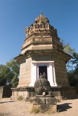 Sangemeshvar 'da küçük bir tapınak, Lord Shankar shiva tapınağı nehir kıyısında Karha & chamblis konaklama, Sasvad köyü, taluka Purandar, bölge Pune, Maharashtra, Hindistan 