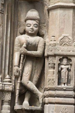 Pune Maharashtra Hindistan 'daki Kapıcı Trishund Mayureshwar Tapınağı heykeli