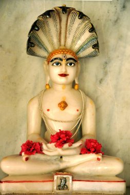 Mumbai Maharashtra Hindistan 'daki Lord Parshwanath Mermer Heykeli 