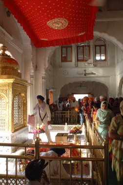 Adigranth, Akaltakhat Altın Tapınağı, Amritsar, Punjab, Hindistan  