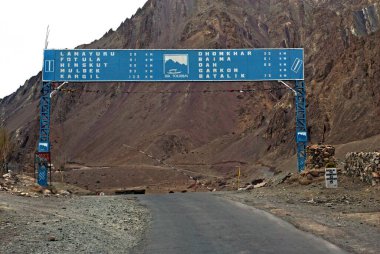 Leh Kargil Yolu, Ladakh, Jammu ve Kashmir 'deki Kilometre Tahtası, 9 Nisan 2008 