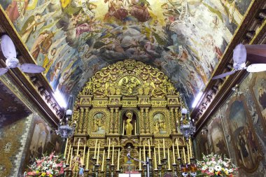 Altar, 18. yüzyılda inşa edilen St. Anthonys Kilisesi, Ollur, Kerala, Hindistan 