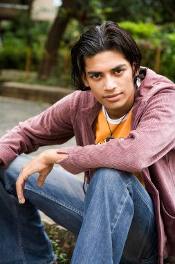 Güney Asyalı yirmi bir yaşındaki çocuk Kaushik, Bombay, Maharashtra, Hindistan 