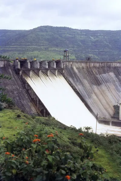 Baji Pasalkar barajı, Pune yakınlarında Panshet, Maharashtra, Hindistan, Asya 