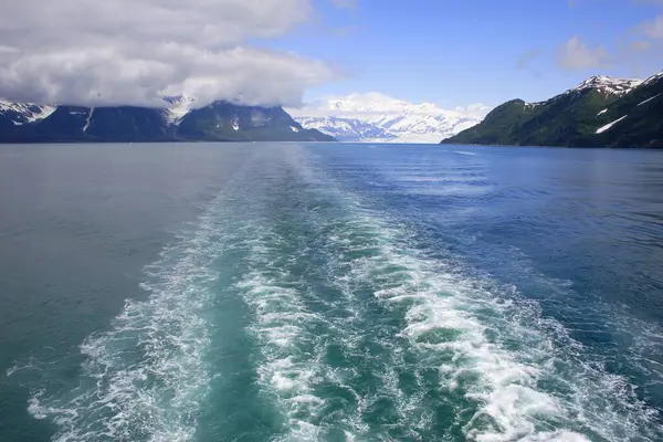 Distance View Hubbard Glacier Waves Created Cruise Ship Longest Tidewater — Stock Photo, Image