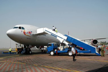 Virgin Atlantic Havayolları 'na ait Airbus A340-600 Chhatrapati Shivaji Uluslararası Havaalanı, Bombay Mumbai, Maharashtra, Hindistan 