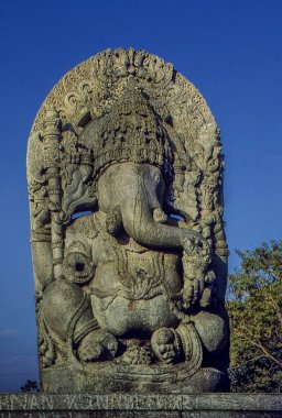 Ganesha statue, hoysaleswara temple, halebid, karnataka, india, asia clipart
