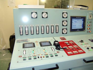Bilgisayarlı kontrollü deniz motoru için ana işletim paneli 
